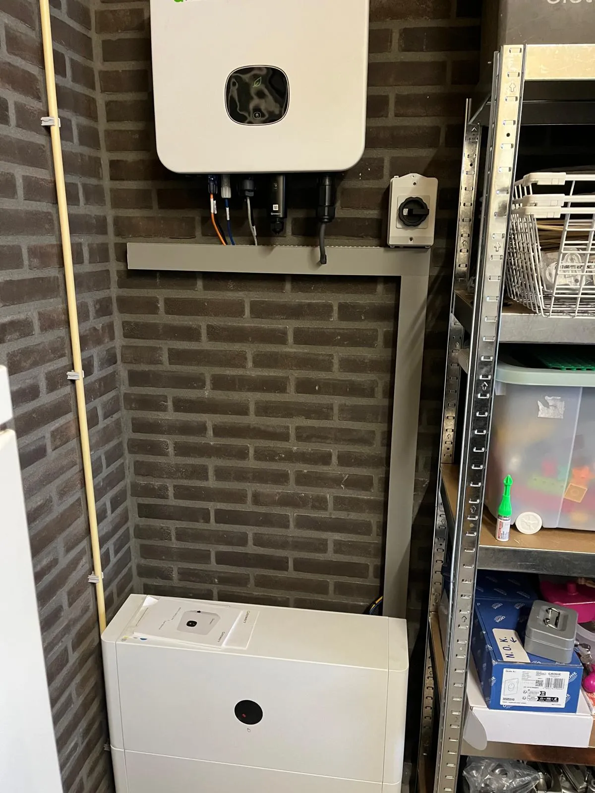 Thuisbatterij installatie 12