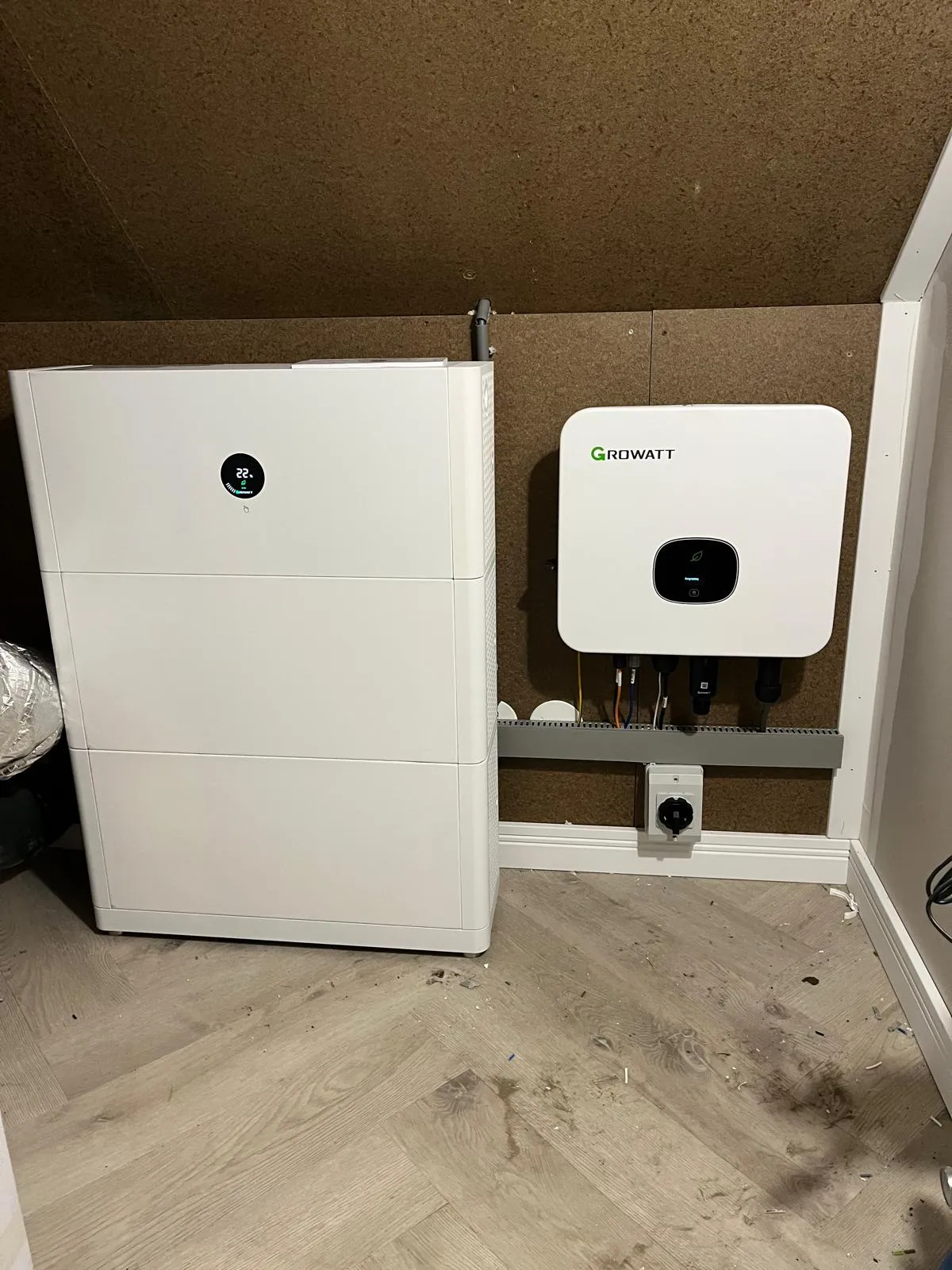 Thuisbatterij installatie 15